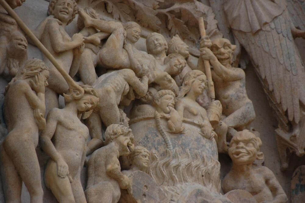 Petites bêtes - Cathédrale de Bourges - tympan du jugement dernier - façade occidentale