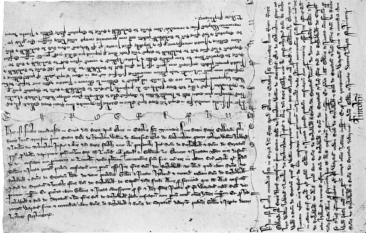 Un acte anglais de propriété avec trois chirographes datant de 1303. Les deux copies les plus grandes sont pour les contractant et la dernière est gardée par la cour qui a supervisée le processus. - Wikimedia