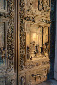 Petites bêtes - Portes du Duomo de Pise (1)