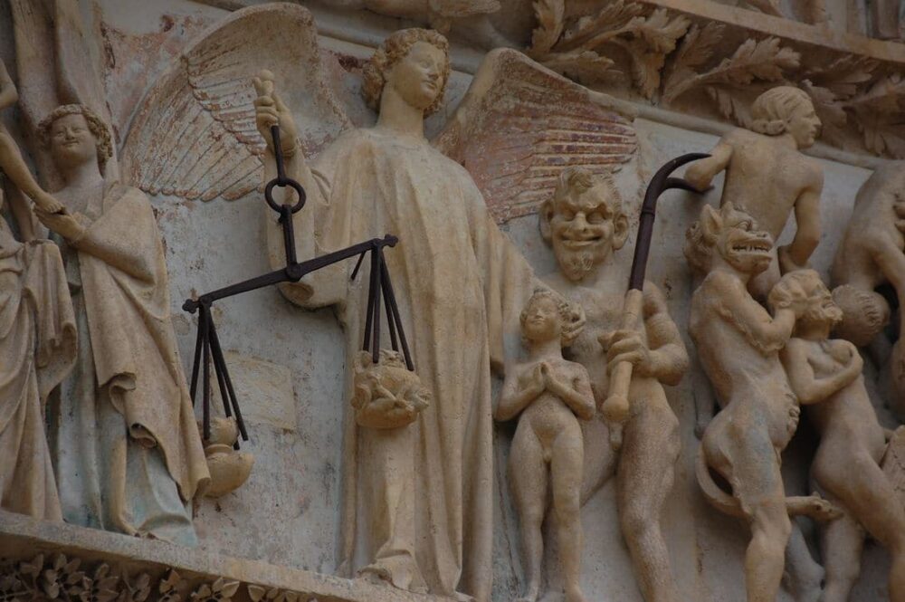 Pesée de l'âme - Tympan Jugement dernier - Cathédrale St Etienne de Bourges - vers 1240