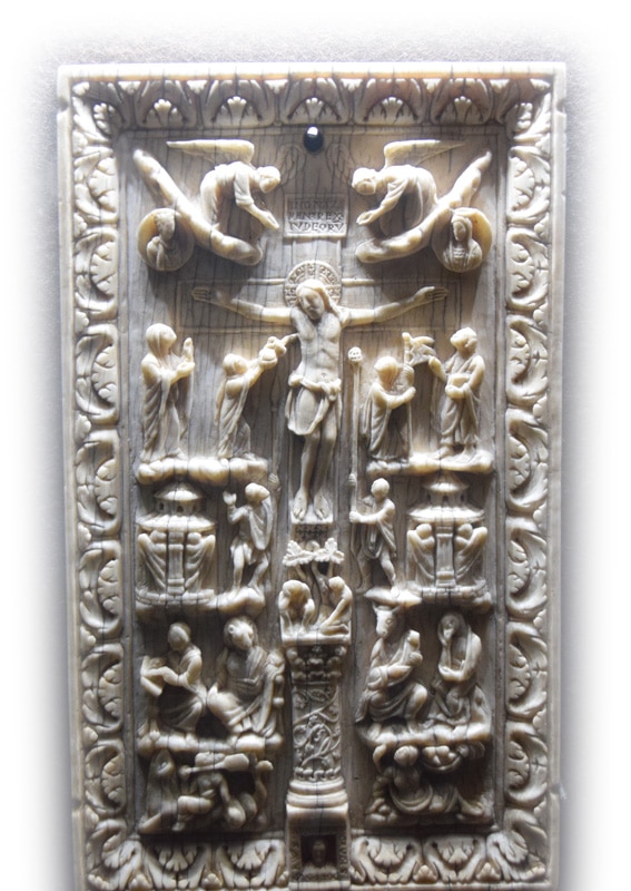 Plaque d'Adalbéron II, vers 1000, ivoire, musée de la Cour d'Or, Metz, inv. 3550 Pour plus d'informations et une image vraiment HD pour un objet qui le mérite, cliquez sur l'image.