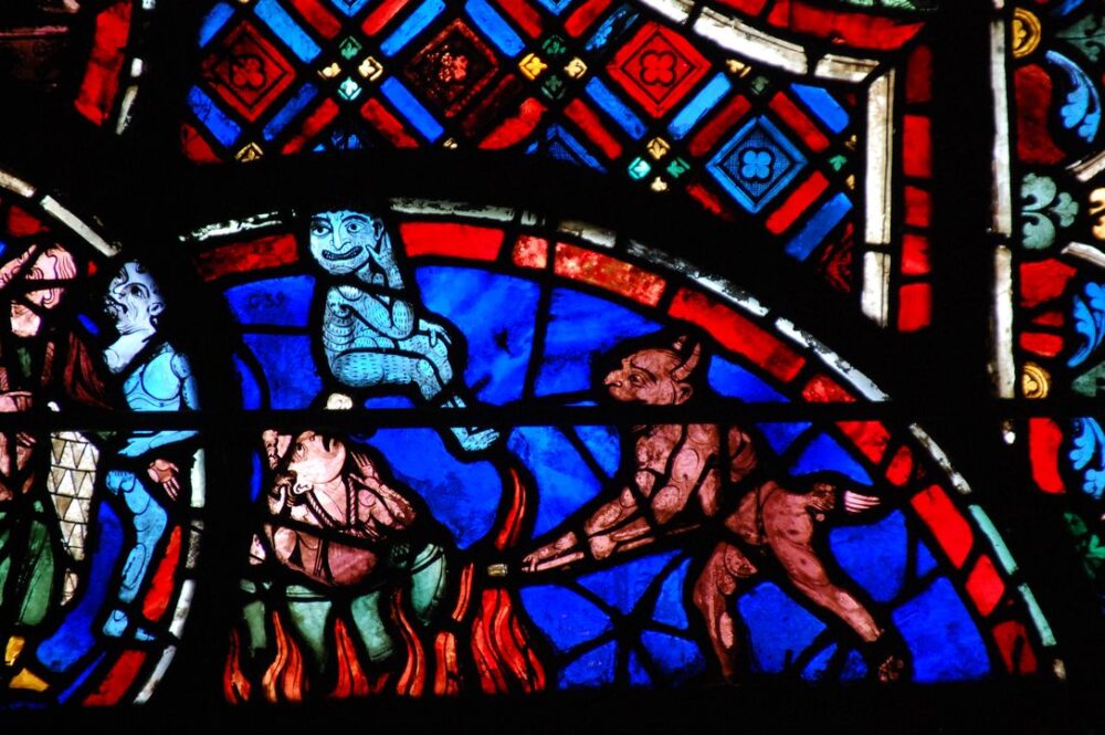 Le feu qui fait bouillir les âmes damnées - verrière du Jugement dernier -XIIIème siècle - Cathédrale St Etienne de Bourges (3)